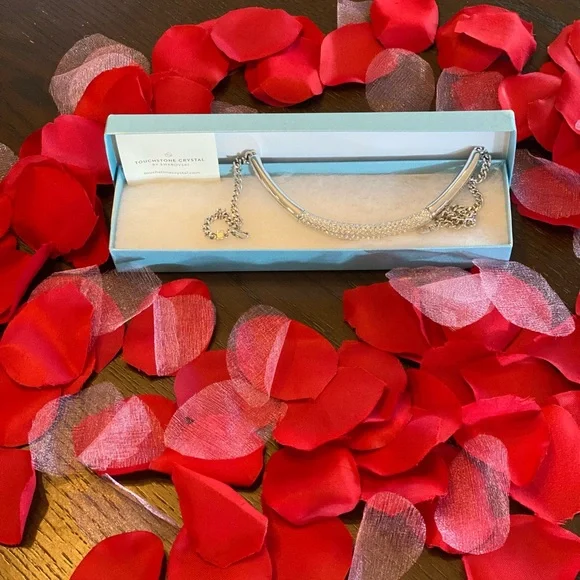 PRICE DROP!!🍃🌹🍃Gorgeous Crystal Necklace - Picture 5 of 9